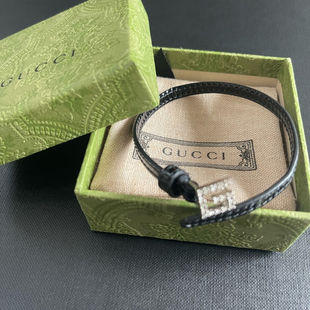 🆕️ GUCCI Black PATENT LEATHER Bracelet with CRYSTAL SQUARE G Buckle Size M🌟🖤 - Picture 6 of 13